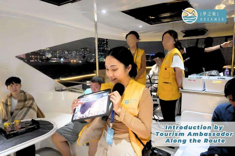 Hong Kong: Victoria Harbour Cruise with Free Camera Photos - Boarding the western-style yacht