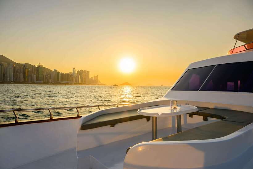 Hong Kong: Victoria Harbour Evening Cruise with Drinks - Why Hong Kong’s skyline looks better from the harbour
