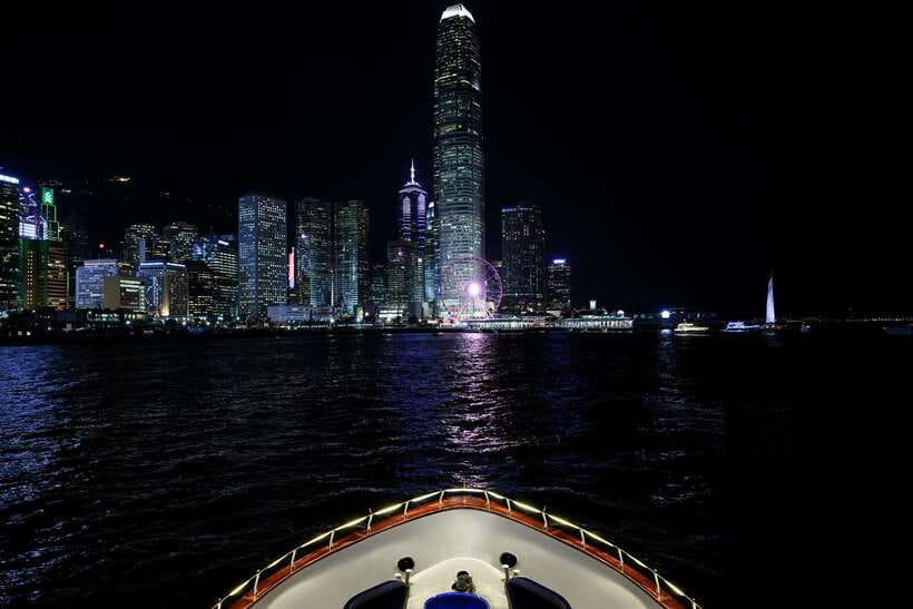 Hong Kong: Victoria Harbour Evening Cruise with Drinks - Finding the best seat on the yacht