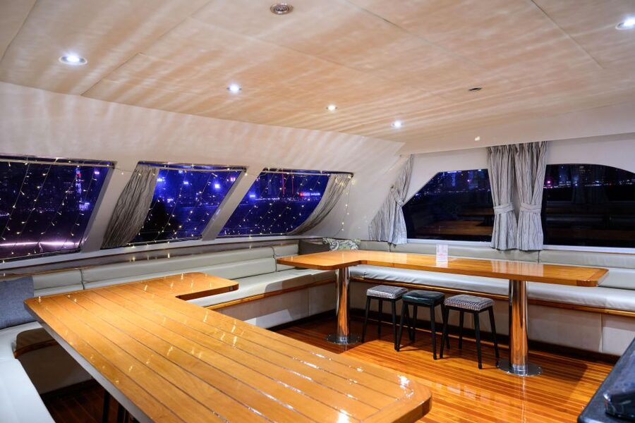 Hong Kong: Victoria Harbour Evening Cruise with Drinks - Is this a luxury cruise or a budget sightseeing ride?