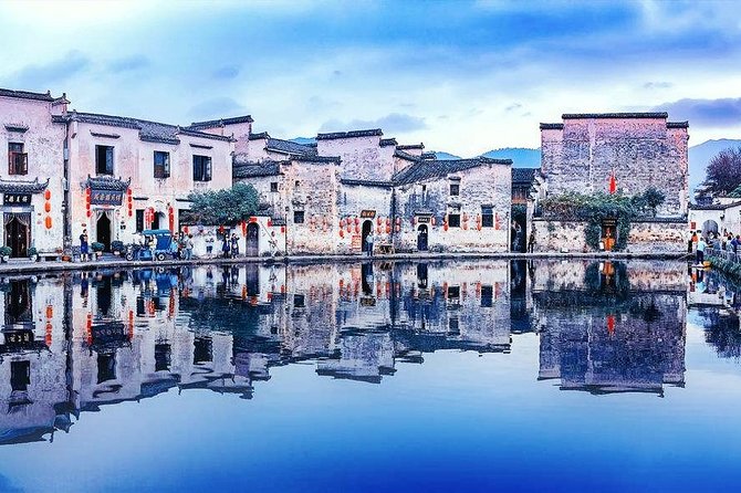 Hongcun Ancient Village Half-Day Private Tour from Huangshan - Entering the old village and seeing Huizhou design