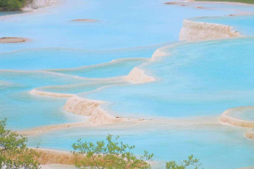 Huanglong Scenic Area: Explore Stunning Five-Colored Ponds - Taking the Cableway Up and Walking Down