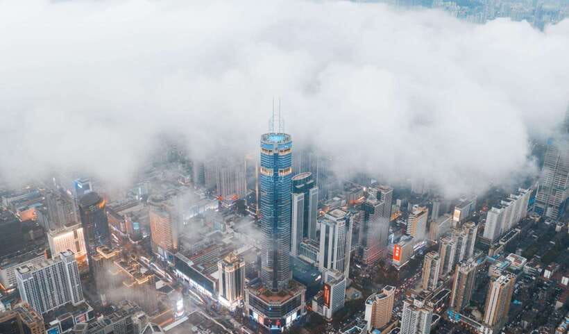 Huaqiangbei Insider Tour: Explore Shenzhen’s Tech Wonderland - Entering Huaqiangbei, Shenzhen’s electronics maze