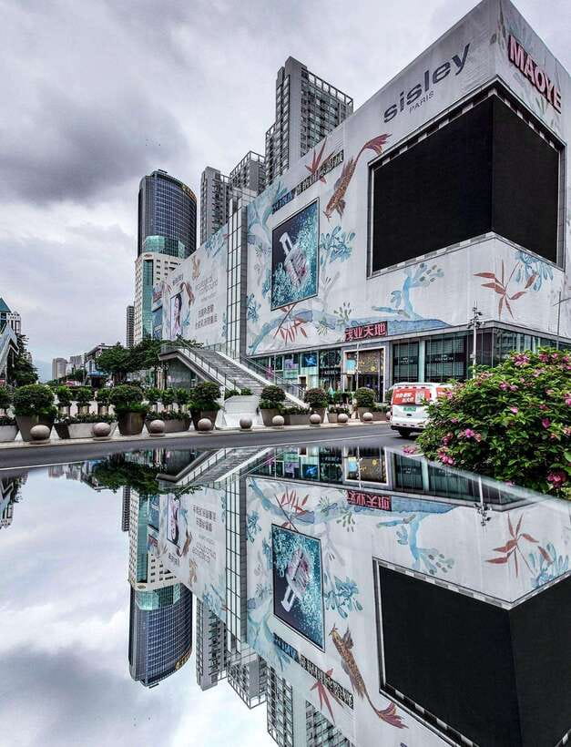 Huaqiangbei Insider Tour: Explore Shenzhen’s Tech Wonderland - Local snacks provide a welcome pause