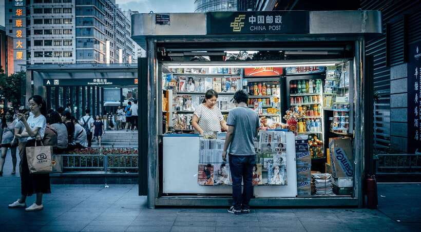 Huaqiangbei Insider Tour: Explore Shenzhen’s Tech Wonderland - The repair alleys show Shenzhen at work