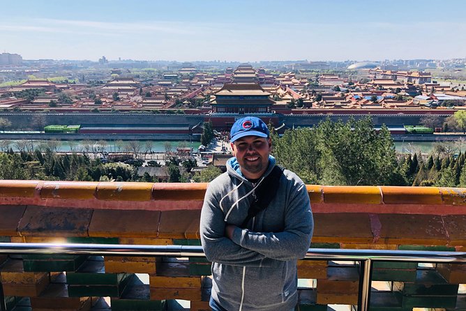 Jingshan Park Tour - Houhai Lakes and the Old Hutong Neighborhood