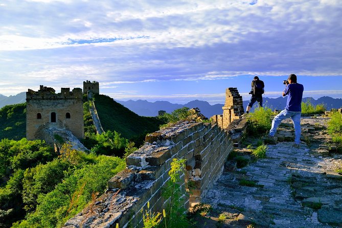 Jinshanling Great Wall Day Trip: Transfer or Guided Service - Choosing between the two routes
