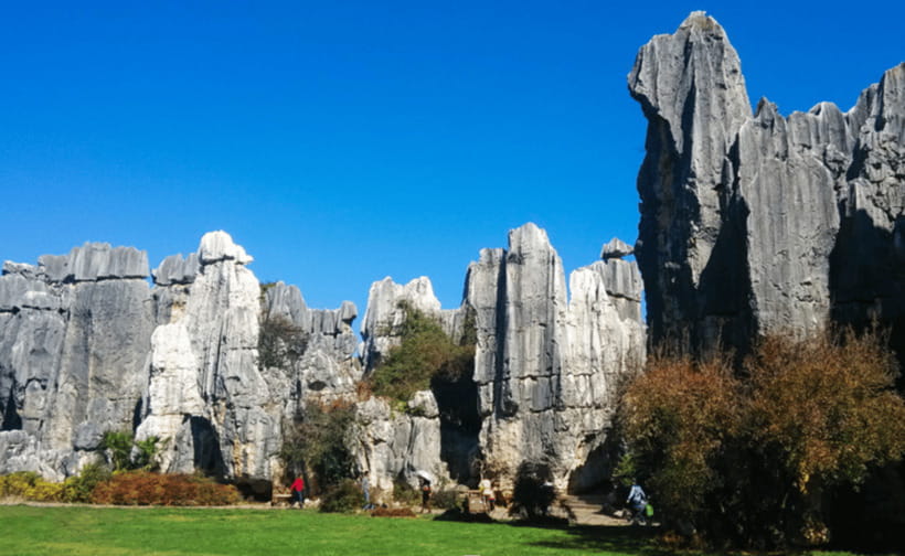KunmingStone Forest Private Tour:Scenic Walks+Guide Insights - Taking the electric shuttle between sections