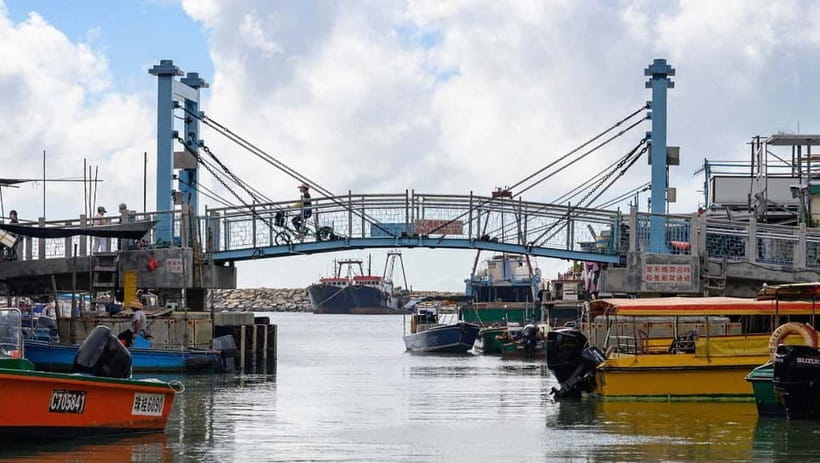 Lantau Island: Priority Cable Car, Tai O & Direct Transfer - The guide can make or break the day