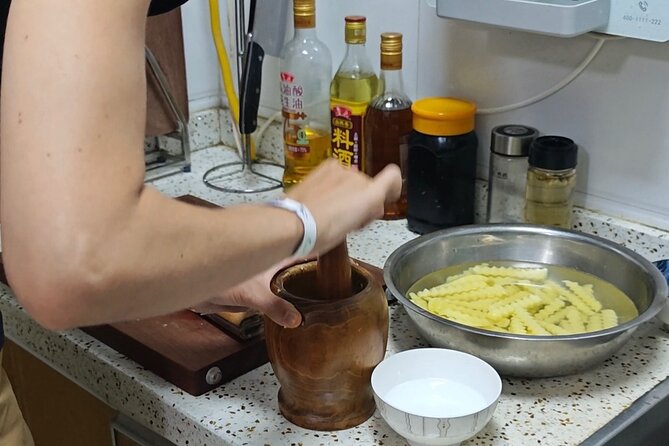 Learn cold noodle and wolf-teeth potato at local home - Learning cold noodles, Zigong style