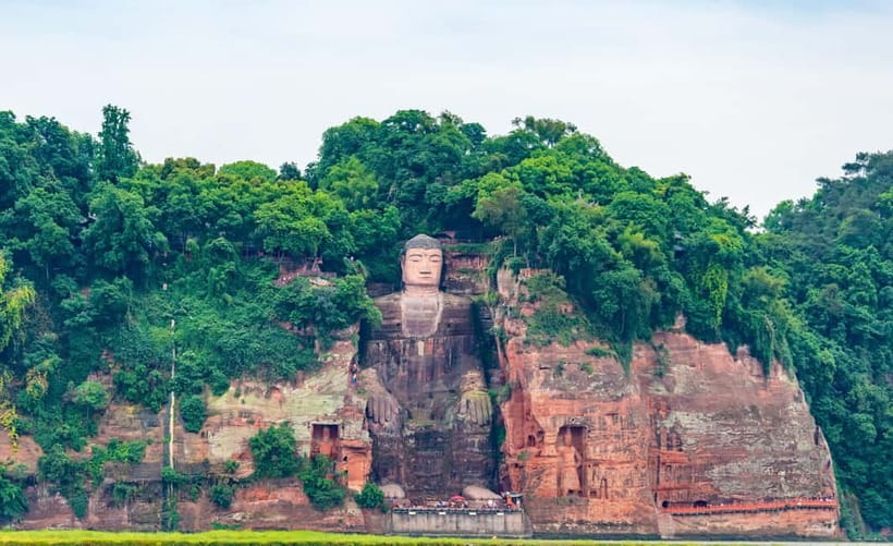 Leshan Giant Buddha & Huanglongxi/Buddha Temple Day Trip - Leshan snack street and a lunch with local flavor