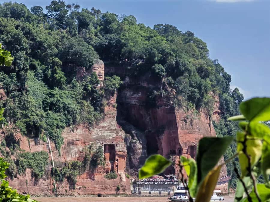 Leshan Grand Buddha Scenic Area and Panda Park Day Tour - What the guide adds to the day