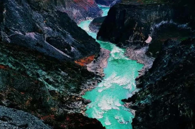 Lijiang to Shangri-La HuXiang Road Private Scenic Tour - A mountain road from Lijiang to Shangri-La