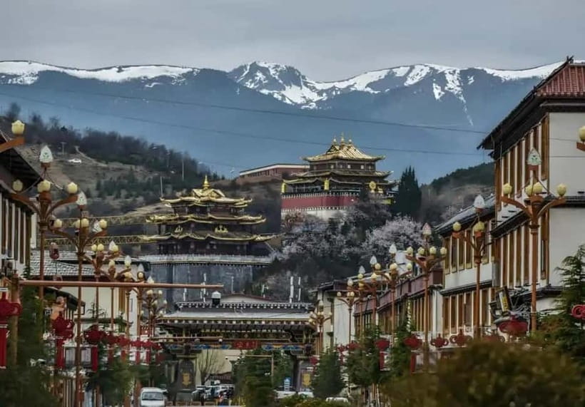 Lijiang to Shangri-La HuXiang Road Private Scenic Tour - Niru Village offers a closer look at Tibetan culture