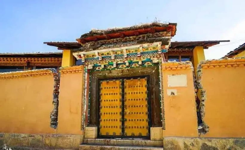 Lijiang to Shangri-La HuXiang Road Private Scenic Tour - Dukezong Ancient Town closes the route