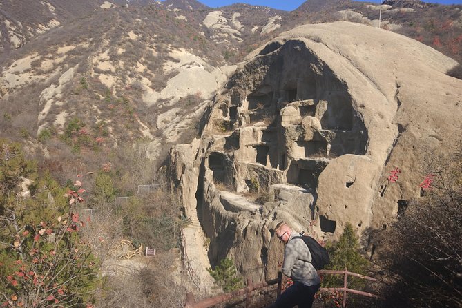 Longqingxia Gorge Cruise and Guyaju Cave Dwellings Private Day Tour - A local lunch between the two major stops