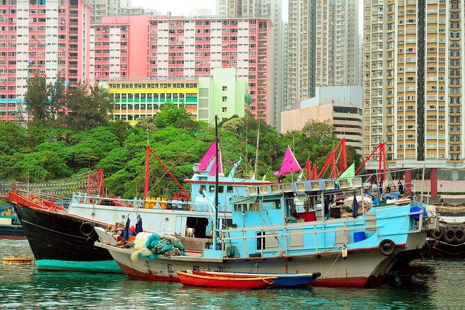 Lunar New Year Preparation Group Tour - Hong Kong Island - Dried Seafood Street: shopping for a lucky reunion dinner