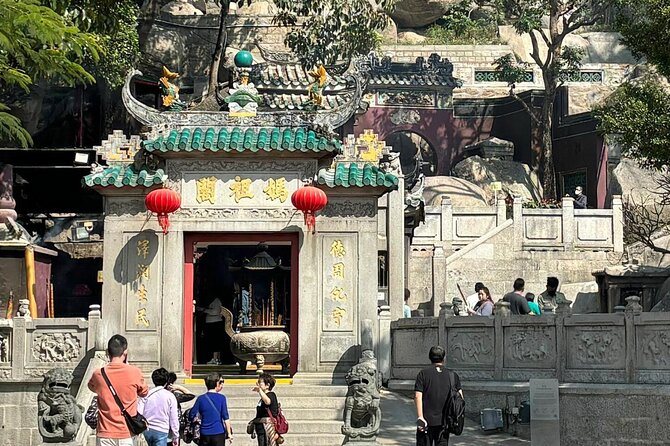 Macau Highlights & Culture Day Trip from Hong Kong with Pickup - Sands Casino and Macau’s adult-only side