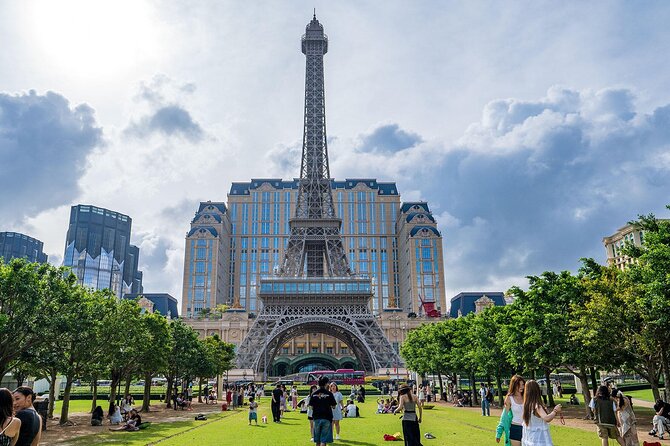 Macau Highlights & Culture Day Trip from Hong Kong with Pickup - How the guiding and pace affect the day