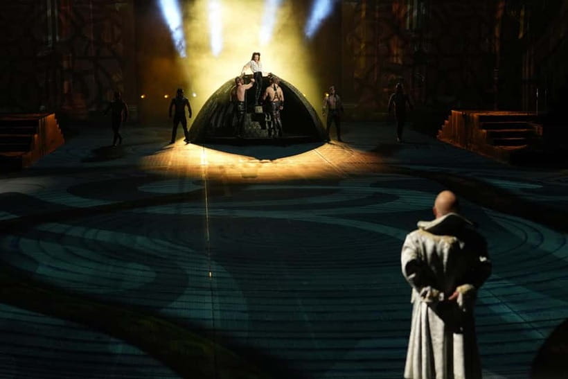 Macau: House of Dancing Water Show Ticket - Water, acrobatics, and the changing stage
