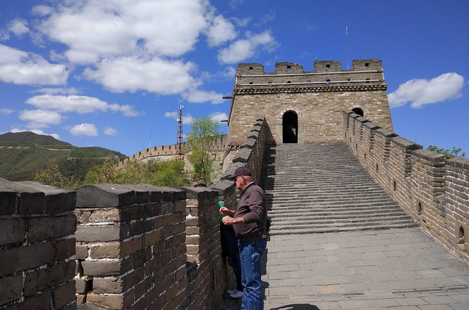 Mini Group: Half-Day Great Wall at Mutianyu Hiking Tour - Who should choose this tour
