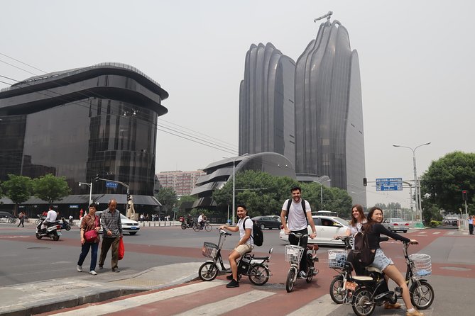 Modern Beijing Discovery by Bike - Jianwai SOHO and the short architecture stops