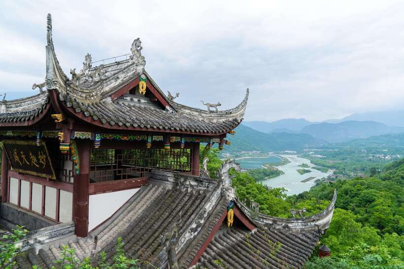 Mount Qingcheng Tour: Explore Serene and Sacred Taoist Site - Why Mount Qingcheng feels different from a standard mountain day
