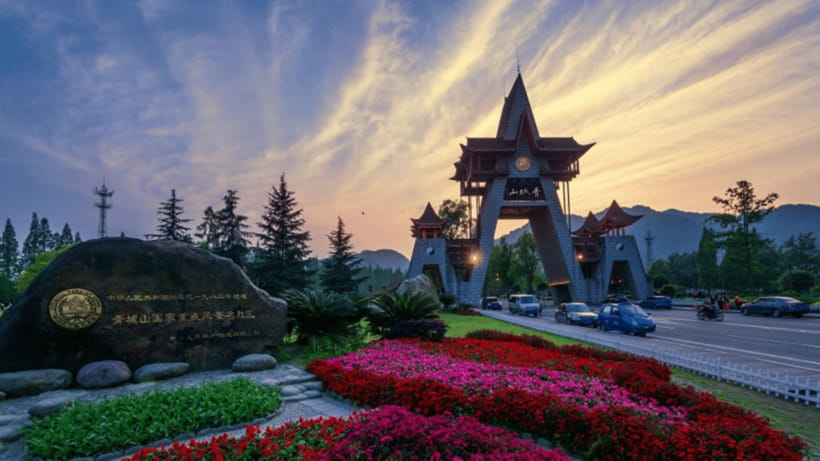 Mount Qingcheng Tour: Explore Serene and Sacred Taoist Site - Four hours among temples, paths, and views