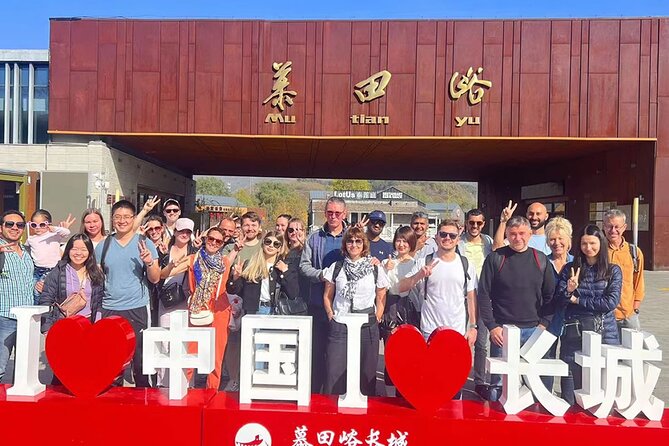 MuBus: Mutianyu Great Wall ENG/ESP/RUS Guided Bus Tour - The arrival process and included park shuttle