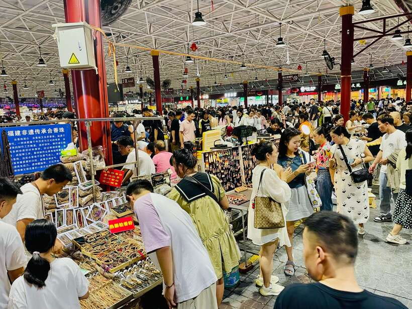 Night Market Haggling Adventure with an English Guide! - Why Panjiayuan makes a good night out