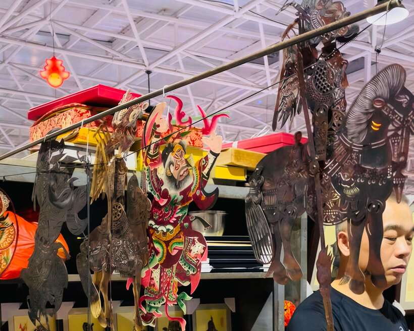 Night Market Haggling Adventure with an English Guide! - Thirty minutes for local snacks and street food