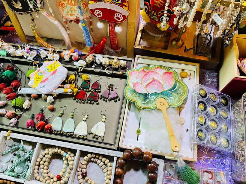 Night Market Haggling Adventure with an English Guide! - What the $68 price really buys