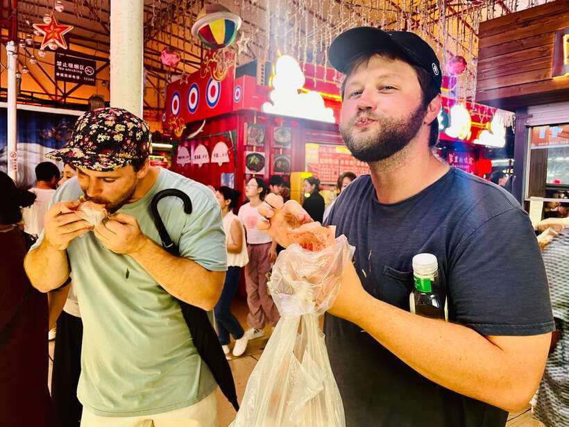 Night Market Haggling Adventure with an English Guide! - Meeting your guide at Panjiayuan Station