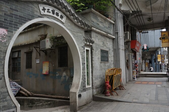 Old Guangzhou Backstreet Alley Local Market Walking Private Tour - Using the metro and bus with a private guide