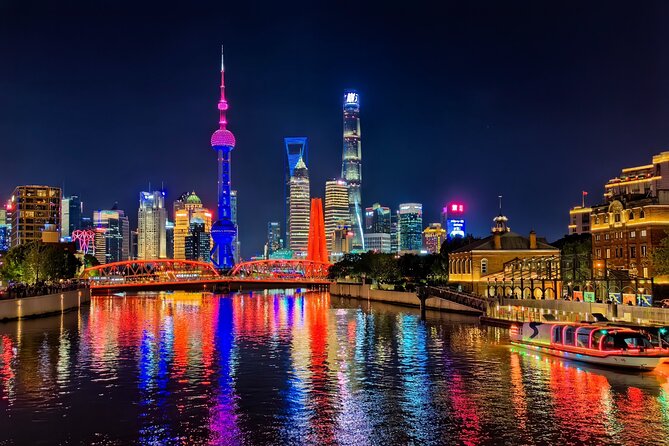 Photo Session on the Famous Shanghai Skyline - Fan Ming adds more than camera help