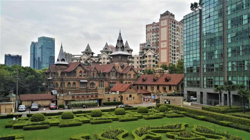 Private 3 hour bike tour with coffee break - What cycling through Shanghai feels like