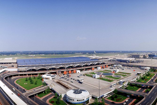 Private Arrival Transfer: Beijing Airport (PEK or PKX) to Hotel - Meeting your driver after baggage claim