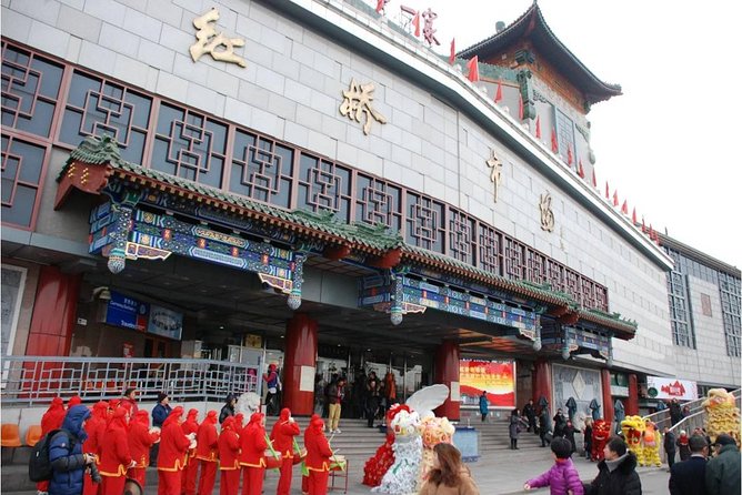Private Beijing Markets Tour with Tea Tasting at Hongqiao Pearl Market - Starting with two hours at Panjiayuan Antique Market