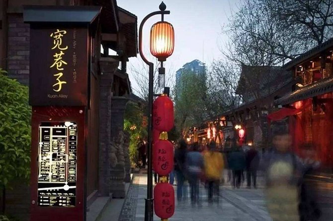 Private Chengdu Highlights Day Trip: Panda Base and City from Chongqing by Train - The long day and the timing risk