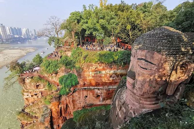 Private Day Tour to Leshan Grand Buddha from Chengdu - The 30-minute stairway beside the statue