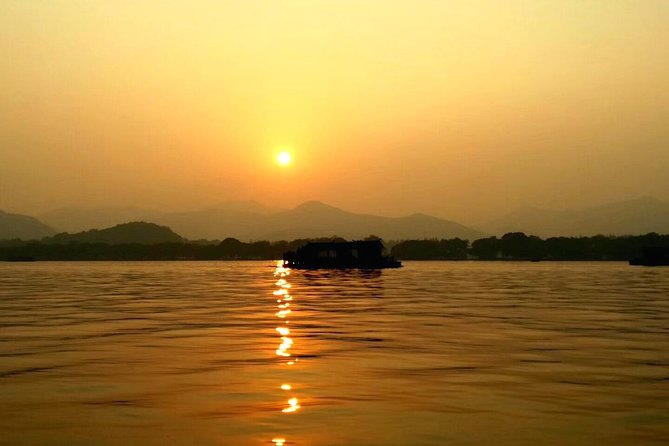 Private Day Trip to Hangzhou from Shanghai by Bullet Train - Meeting the guide and reaching West Lake