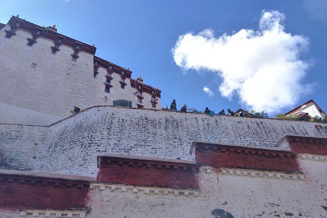 Private Guided Day Tour Potala Palace and Sera Monastery - What a private guide changes