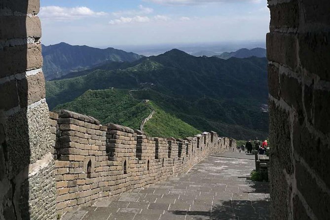 Private Half-Day Mutianyu Great Wall Tour including Round Way Cable Car or Toboggan - Choosing between the cable car, chair lift, and toboggan