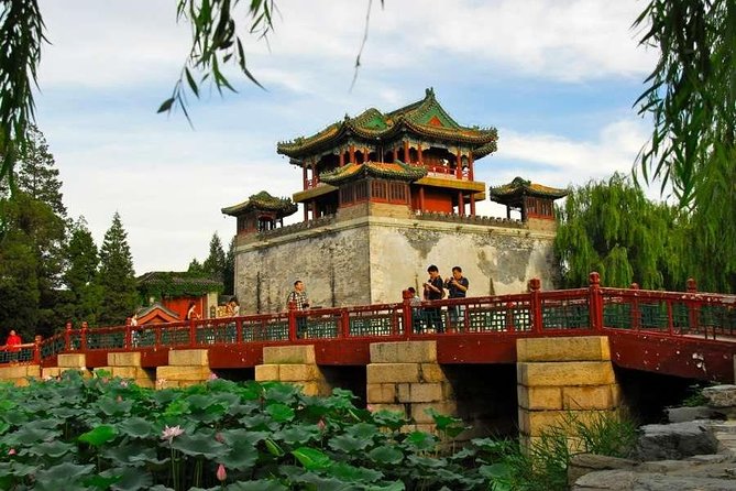 Private Half Day Tour to Beijing Panda House and Summer Palace - Walking the Long Corridor
