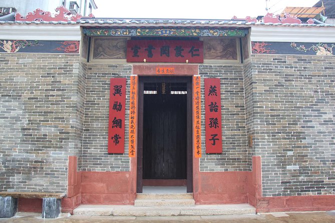 Private Half-Day Walking Tour of the New Territories Region in Hong Kong - Tsui Shing Lau Pagoda begins the story