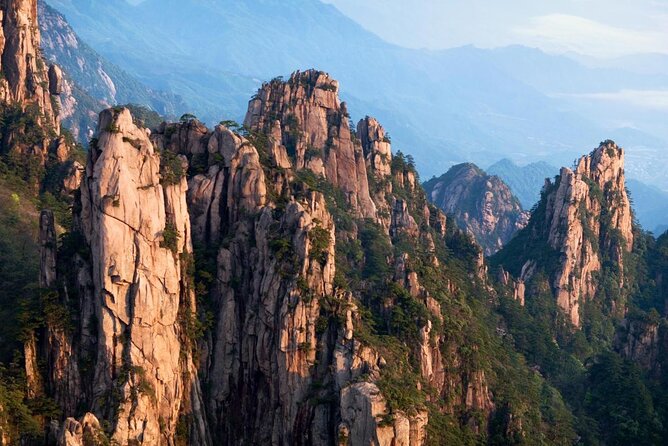 Private Huangshan 4-Day Tour to Visit Yellow Mountain and Hongcun Village - Day 1: Tunxi Airport and the old street