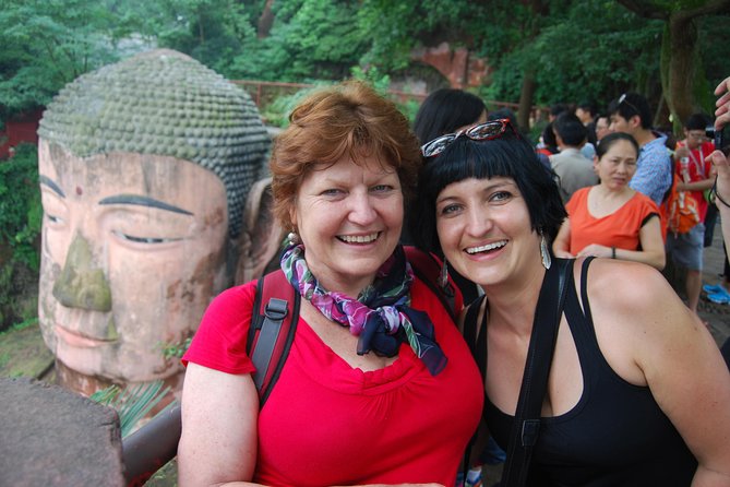 Private Leshan Giant Buddha and Local Food Tasting Trip - Entering Lingyun Hill and meeting the Buddha