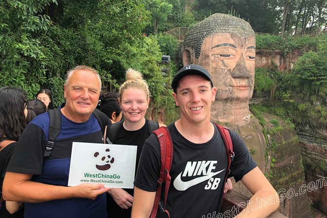 Private Leshan Giant Buddha and Local Food Tasting Trip - What happens when the queue is too long