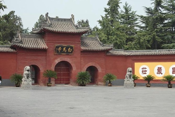 Private Luoyang Day Tour: Longmen Grottoes and White Horse Temple - White Horse Temple and the beginning of Chinese Buddhism