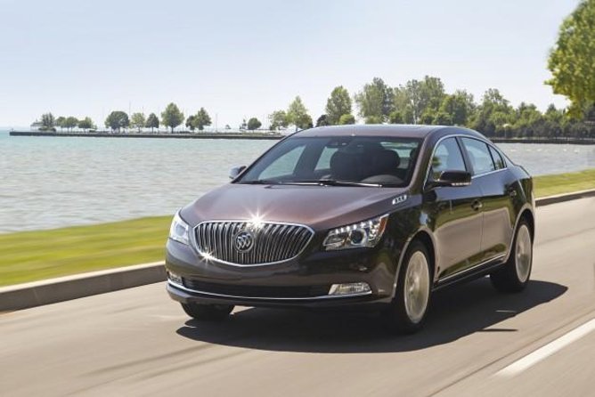 Private One Way Or Round Way Transfer: Pudong International Airport - Hotel to Pudong Airport for an early flight